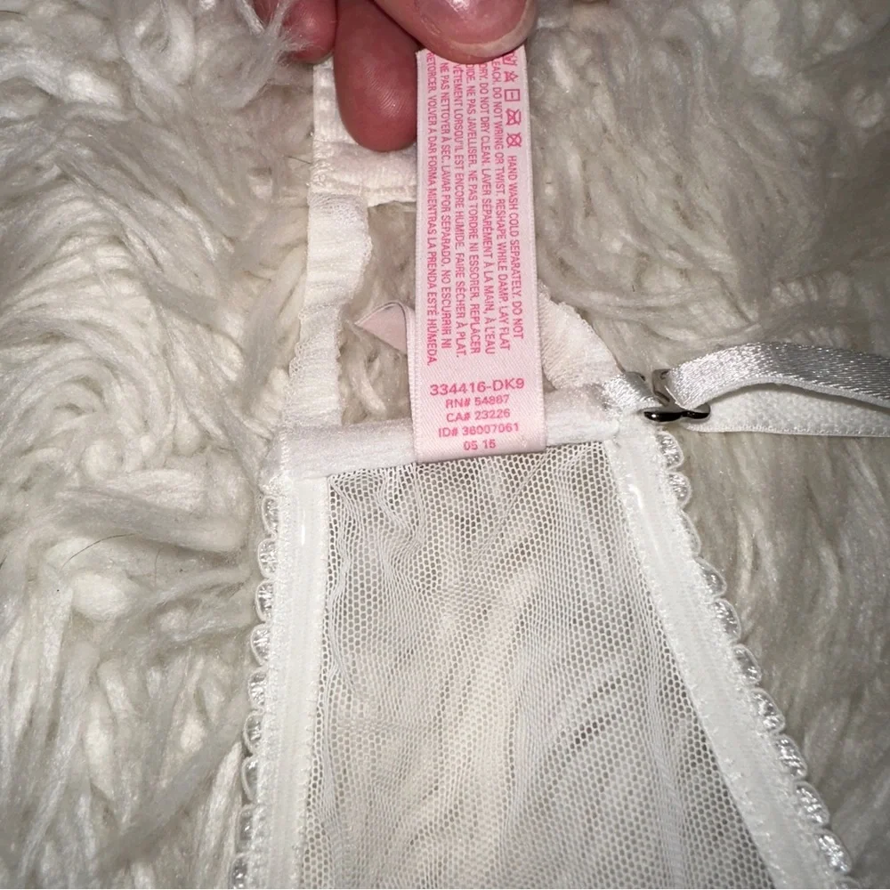 Victoria’s Secret | 2015 Ruffle Shimmer Strapless Convertible Unlined Bra 32D